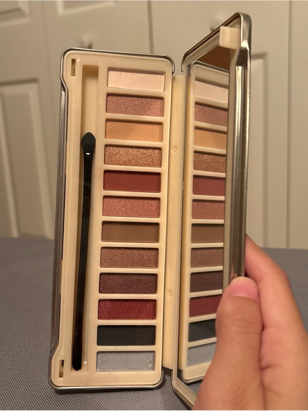 Daisy Fuentes Illuminating Eyeshadow Palette